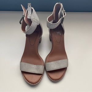 Zodiac Women's Ilsa City Sandals Square Heel 5.5